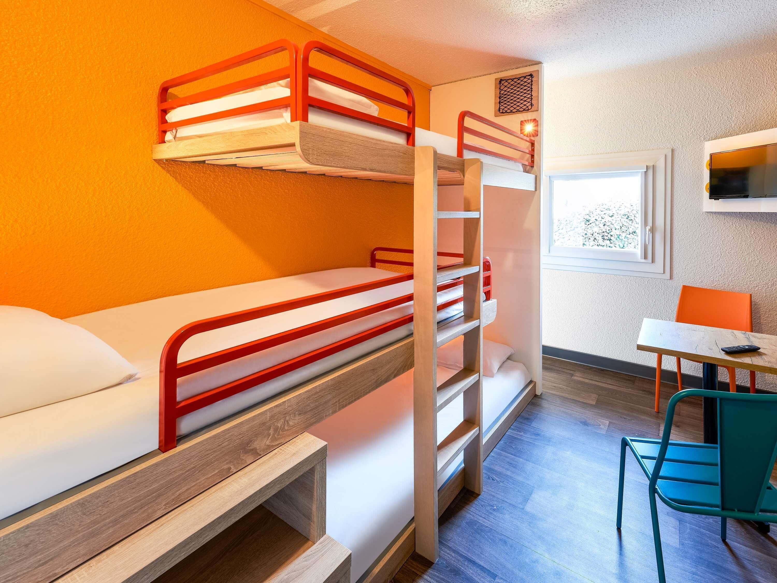 Habitación, varias camas (Break,shower and toilet near the room) | Wifi gratis y ropa de cama 