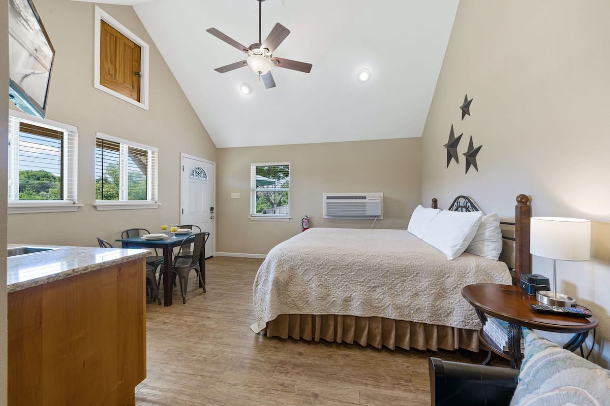 Bungalow Premium, vistas al río (Yellow Bungalow) | Wifi gratis y ropa de cama