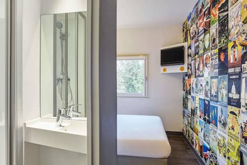 Room, 1 Double Bed, Private Bathroom (Cabrio) | Premium bedding, desk, free WiFi, bed sheets
