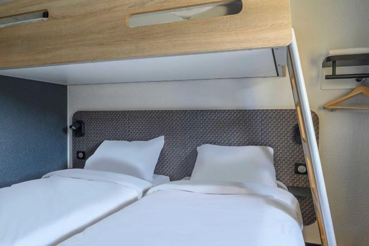 Desk, free WiFi, bed sheets