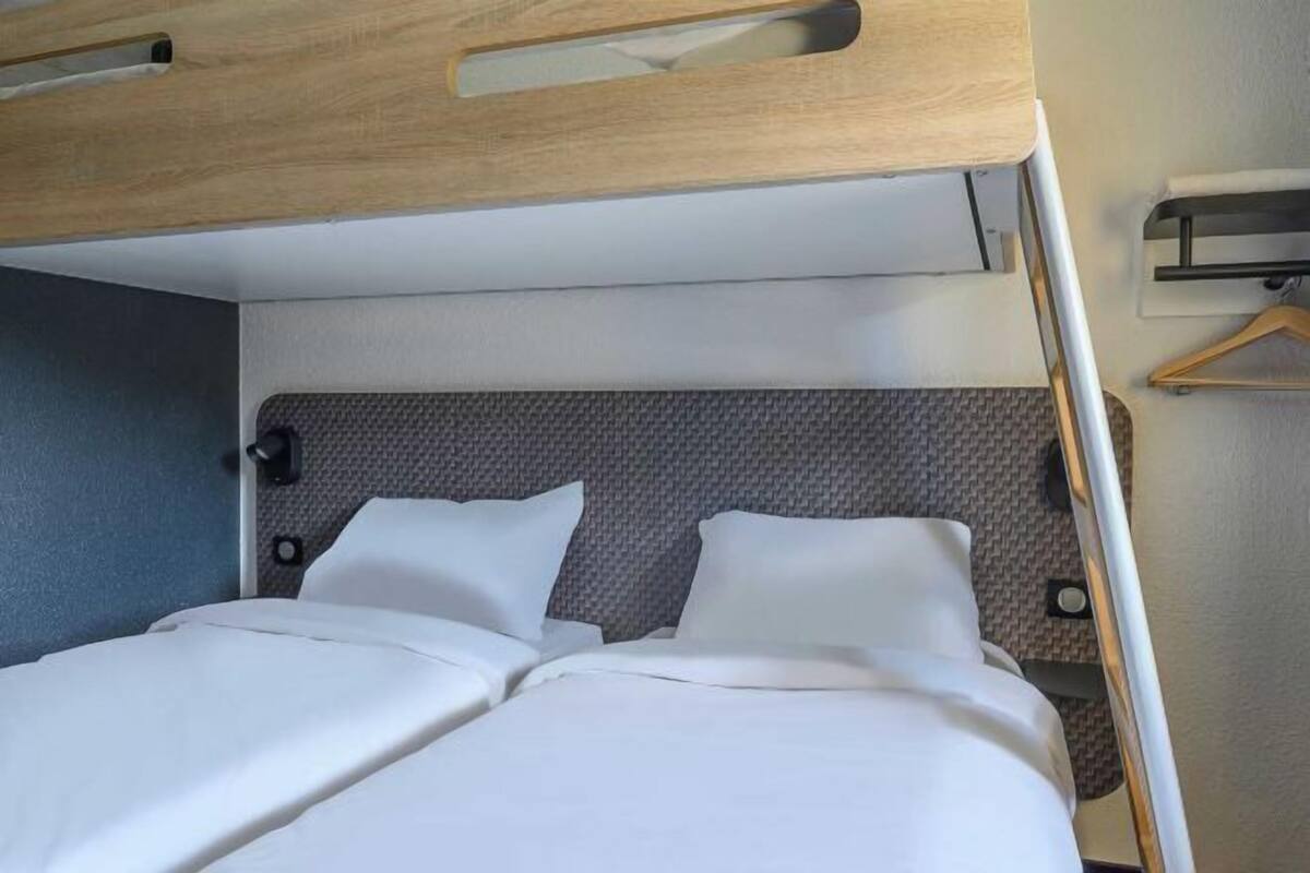 Desk, free WiFi, bed sheets