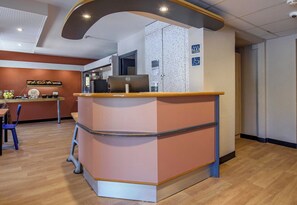 Reception - B&B Hotel Nimes Caissargues (Caissargues)