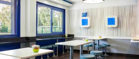 Daily buffet breakfast (EUR 7.90 per person)