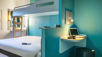 Escritorio, insonorización, wifi gratis y ropa de cama