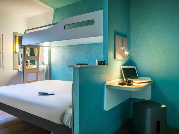 Escritorio, sistema de insonorización, wifi gratis y ropa de cama 