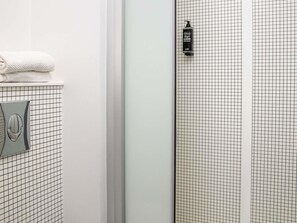 Chambre Triple Supérieure | Skrivebord, mørklægningsgardiner, gratis Wi-Fi, sengetøj