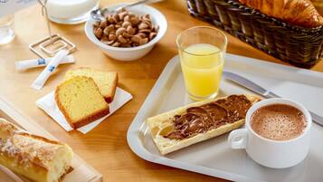 Desayuno buffet diario (EUR 6.60 por persona)