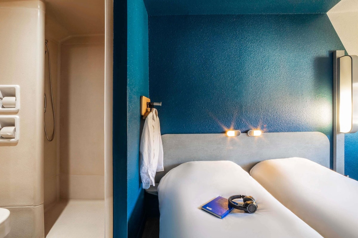 Chambre avec lits jumeaux, 2 lits une place | Bureau, chambres insonorisées, Wi-Fi gratuit, draps fournis
