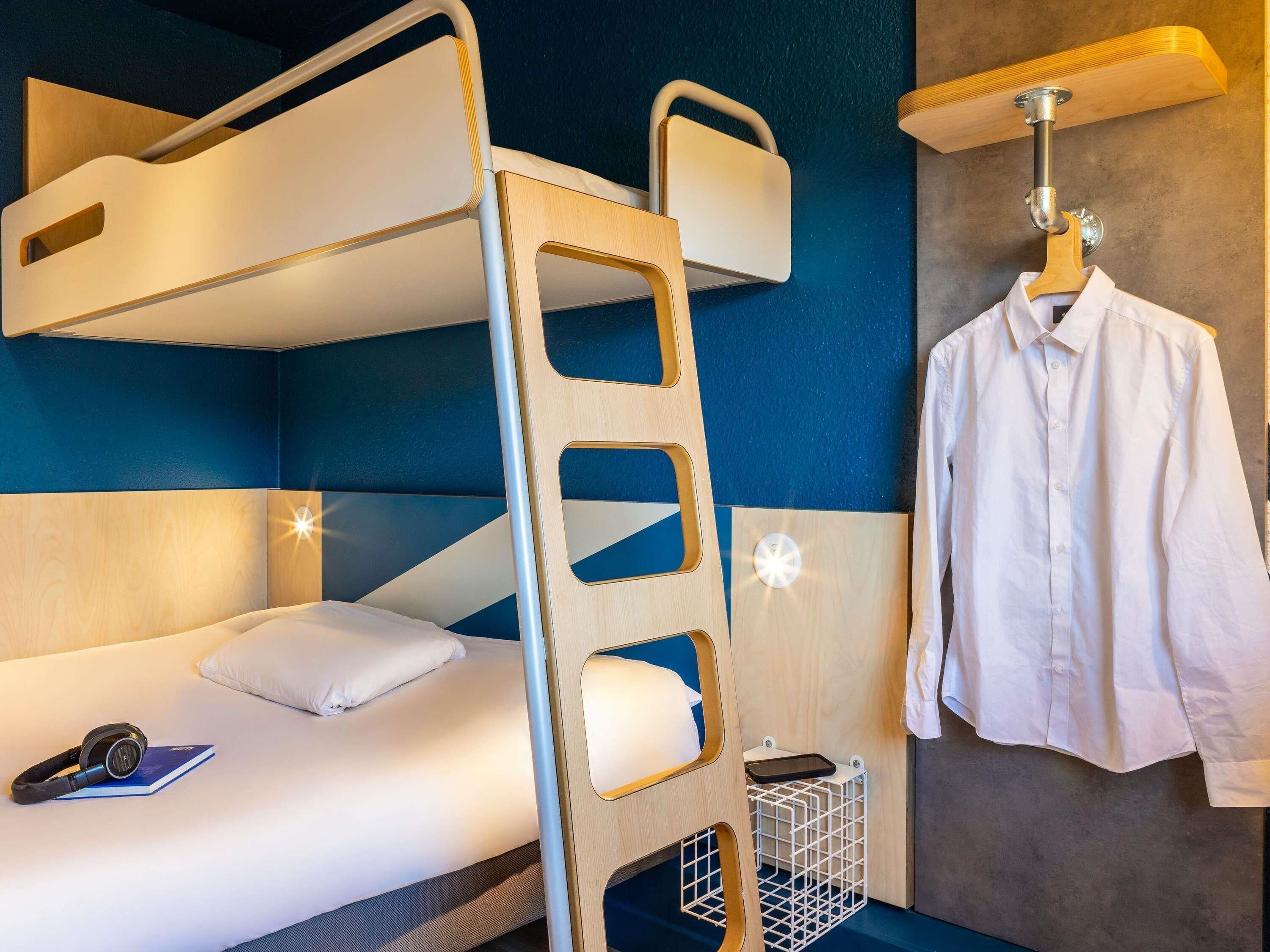 Triple Room, Multiple Beds | Desk, soundproofing, free WiFi, bed sheets