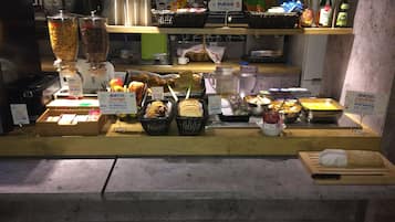 每日供应自助式早餐(每人 EUR 7.50)