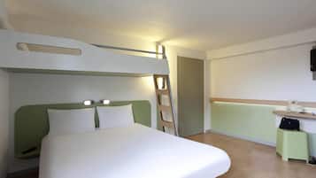 Desk, soundproofing, free WiFi, bed sheets