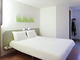 Double Room | Desk, soundproofing, free WiFi, bed sheets