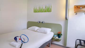 Habitación doble | Escritorio, insonorización, wifi gratis y ropa de cama