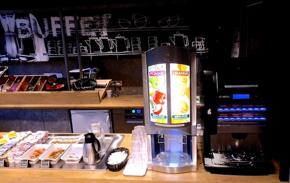 Tägliches Frühstücksbuffet (9.90 EUR pro Person)