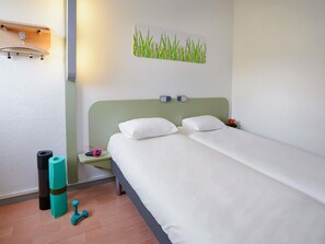 Twin Room, 2 Single Beds | Desk, soundproofing, free WiFi, bed sheets - ibis budget Toulouse Centre Gare (Toulouse)