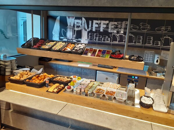 Daily buffet breakfast (EUR 9.90 per person)