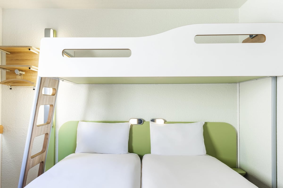 Triple Room, 3 Twin Beds | Desk, soundproofing, free WiFi, bed sheets