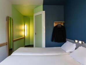 Twin Room, 2 Twin Beds | Desk, soundproofing, free WiFi, bed sheets - ibis budget Paris Porte de Vincennes (Paris)