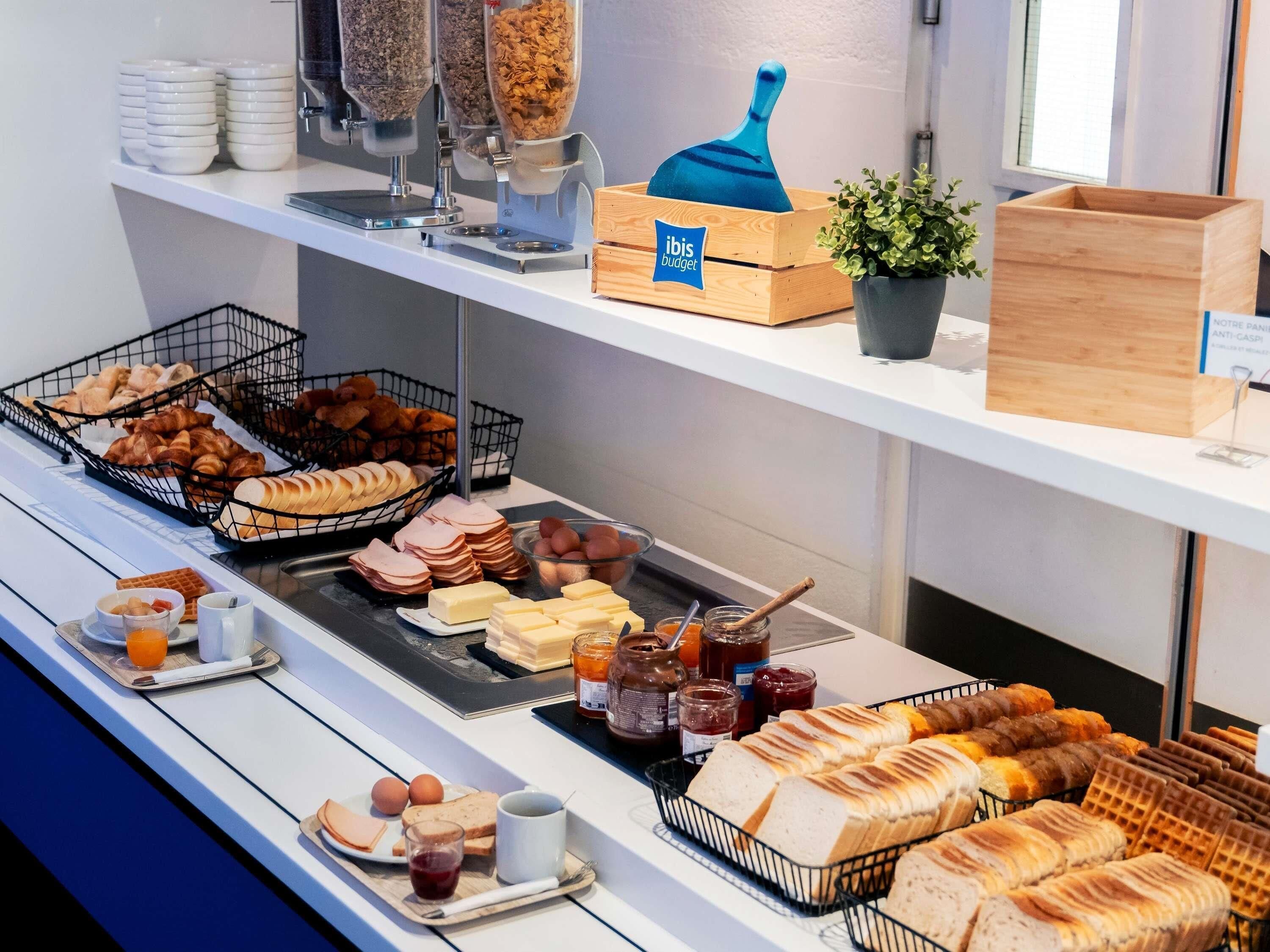 Daily buffet breakfast for a fee