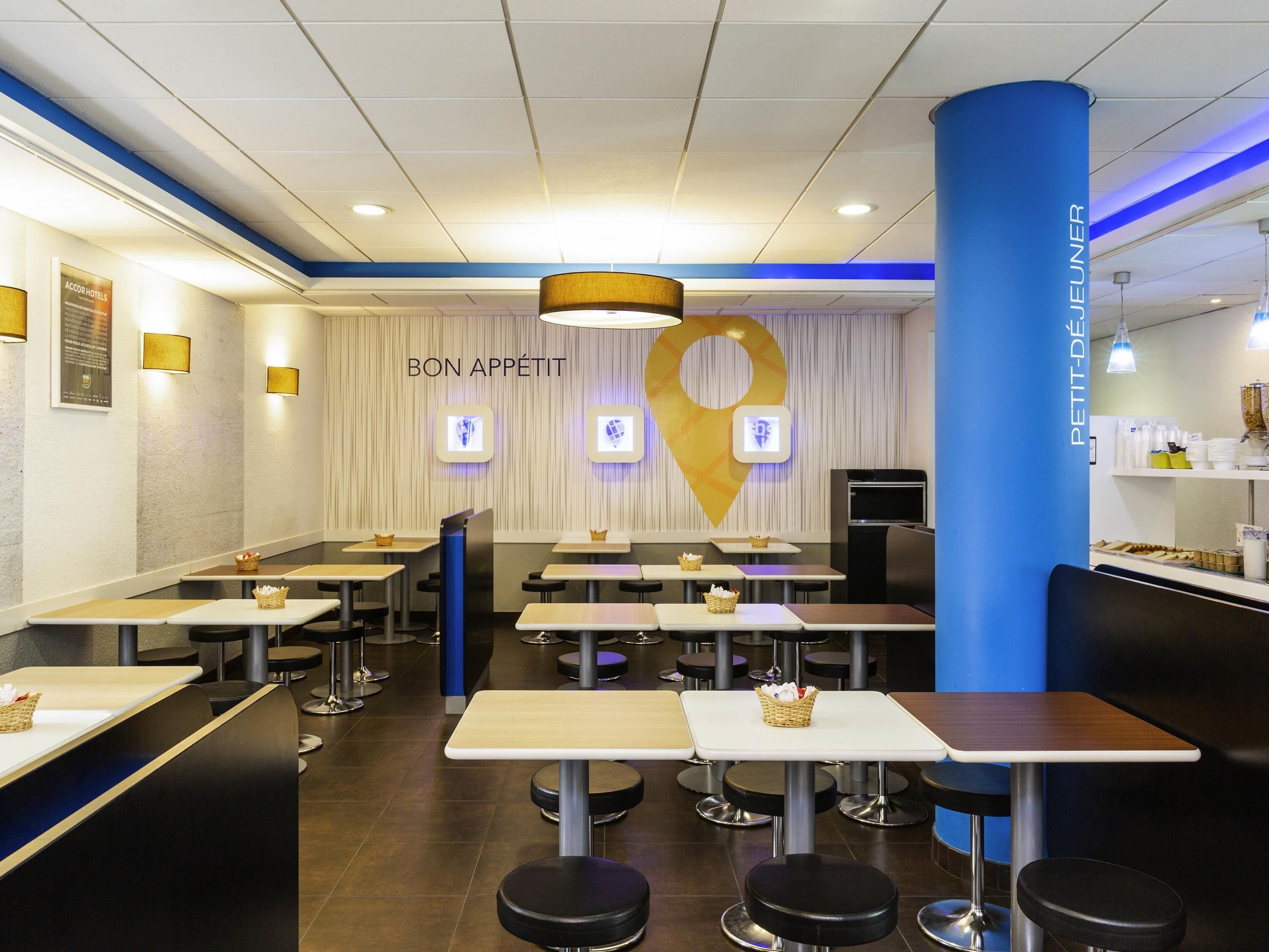 Bữa sáng buffet hàng ngày (9.90 EUR/mỗi người) 