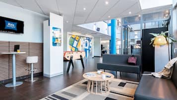 Triple Room, Multiple Beds | Desk, soundproofing, free WiFi, bed sheets