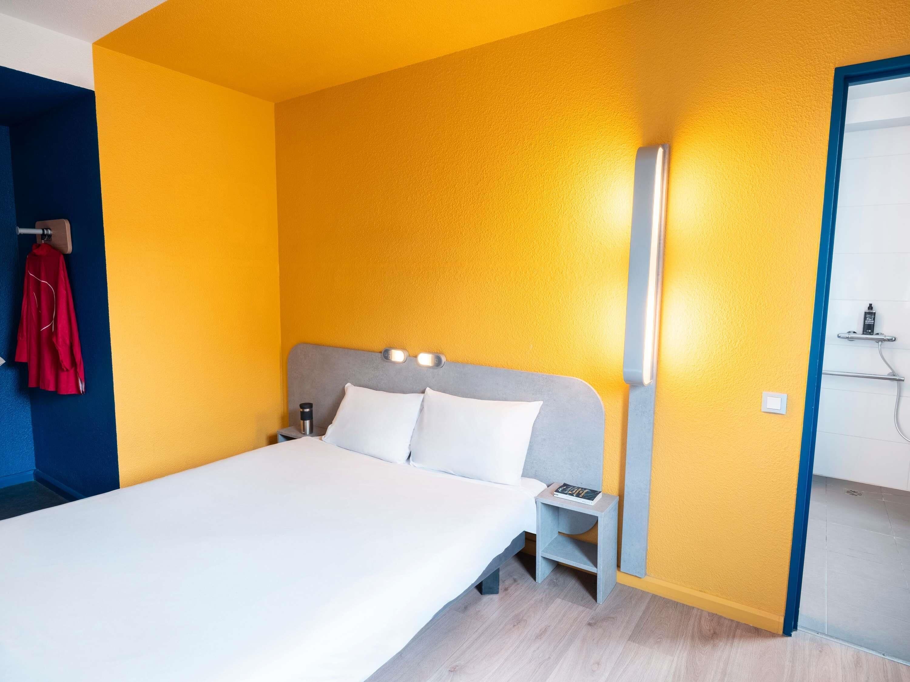 Habitación, 1 cama doble | Escritorio, sistema de insonorización, wifi gratis y ropa de cama