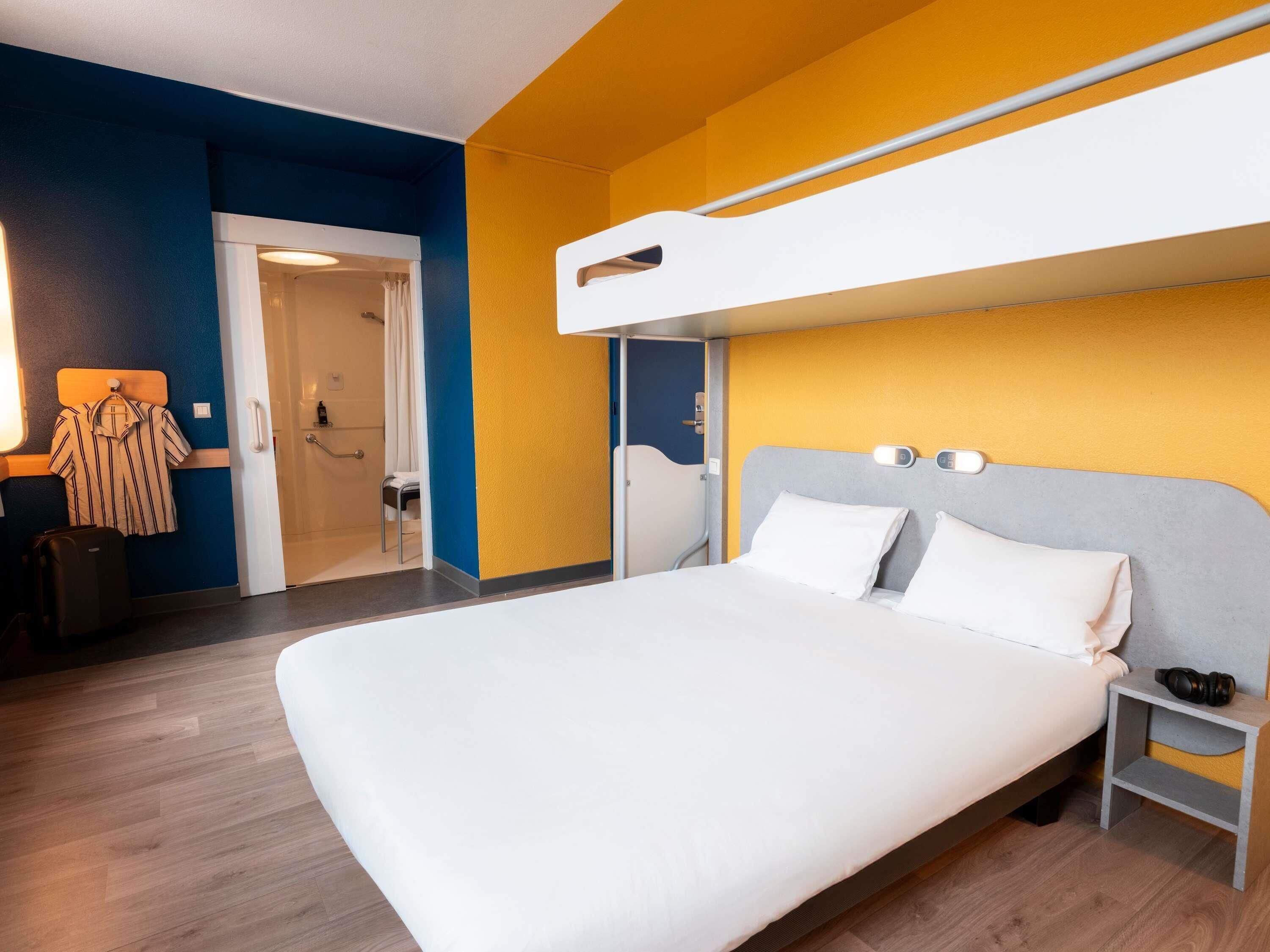 Habitación, 1 cama doble, accesible para personas con discapacidad | Escritorio, sistema de insonorización, wifi gratis y ropa de cama