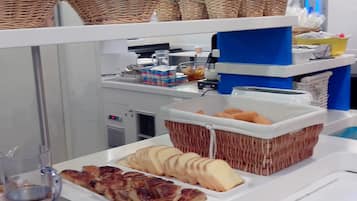 Daily buffet breakfast (EUR 9.90 per person)