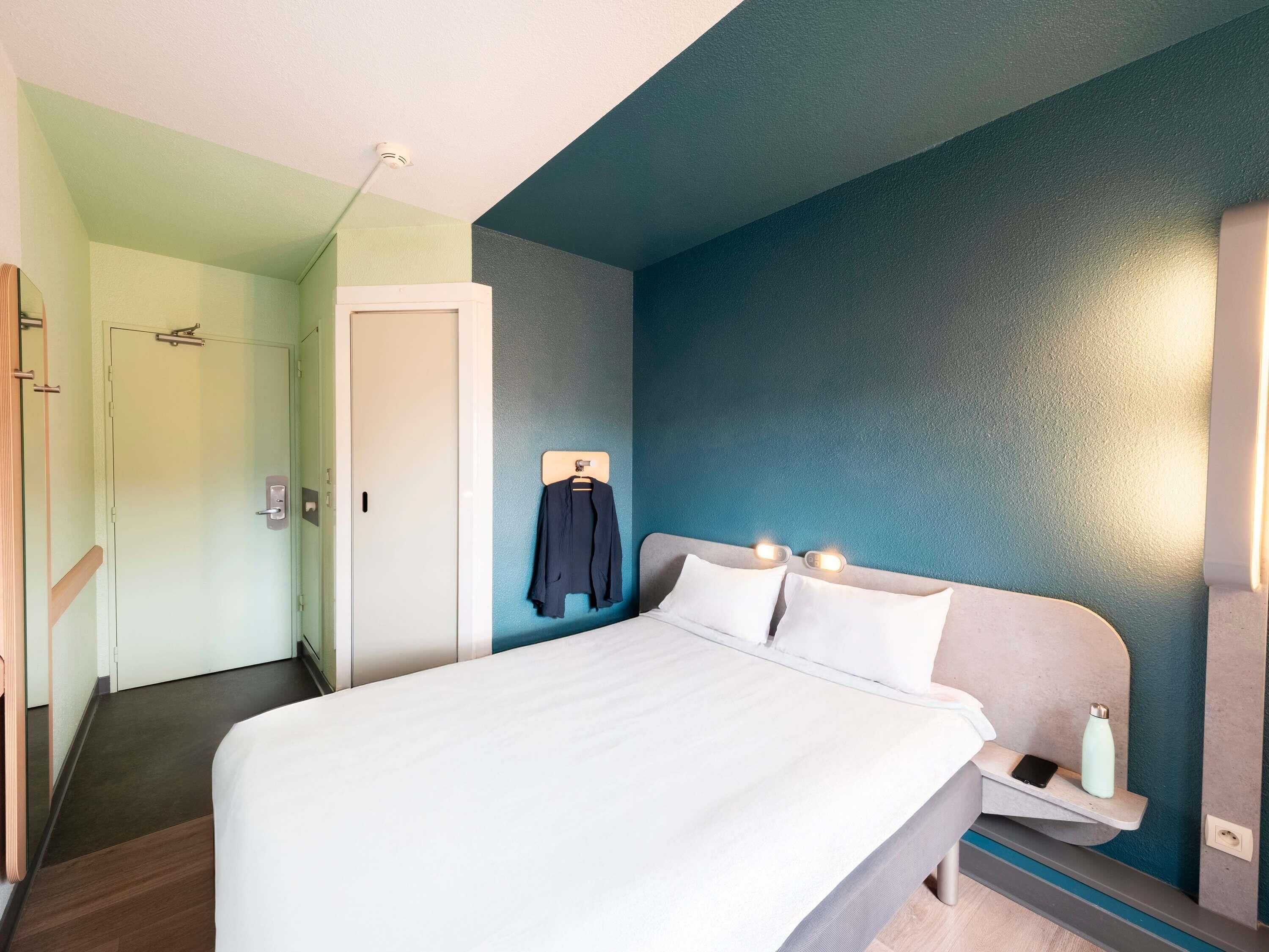 Habitación doble | Escritorio, sistema de insonorización, wifi gratis y ropa de cama