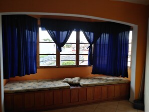 Quadruple Room, Shared Bathroom | Desk, free cribs/infant beds, free WiFi - Hotel Mi Tierra (Alajuela)