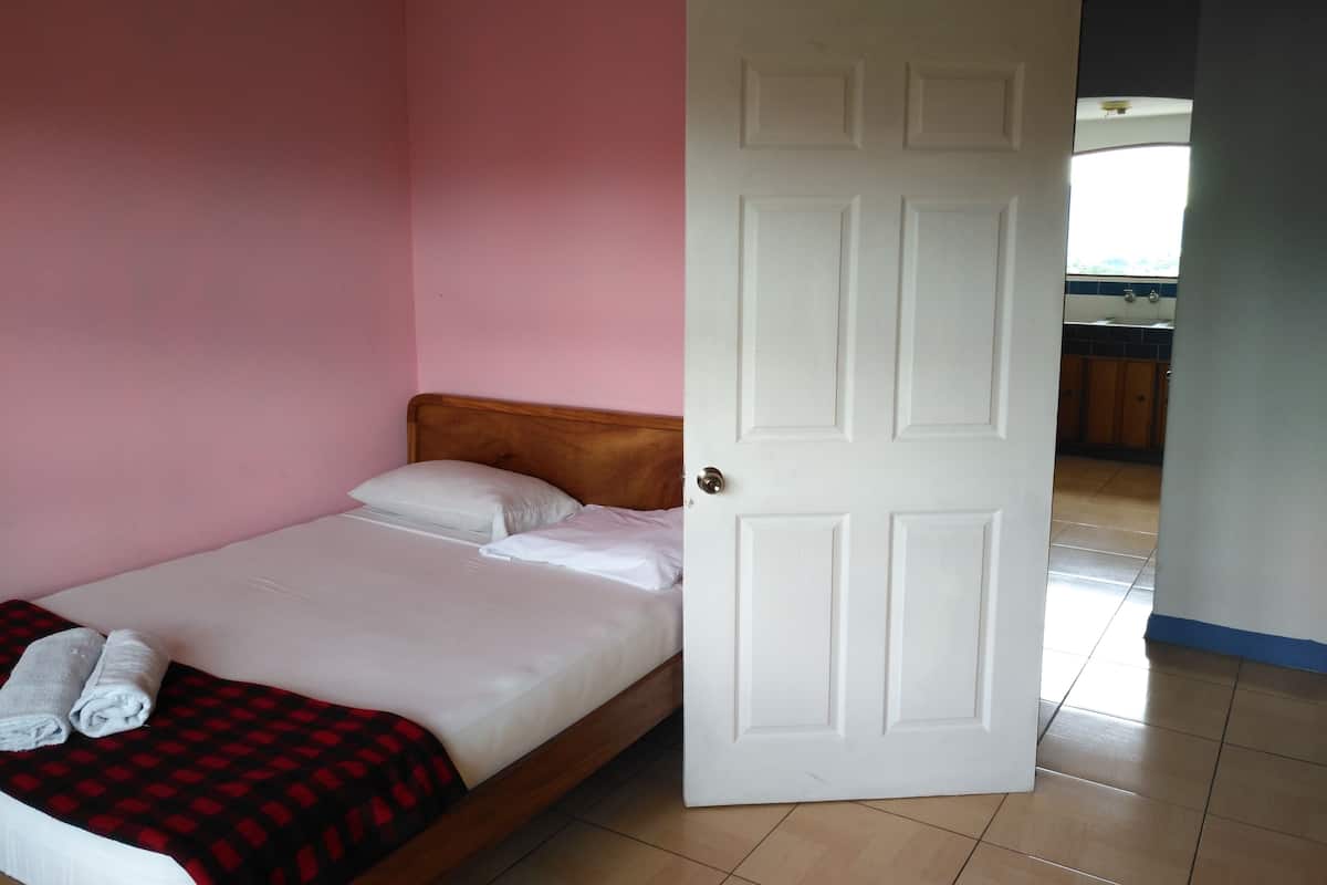 Desk, free cots/infant beds, free WiFi