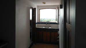Double Room Single Use, Private Bathroom | Sinki Bilik Mandi