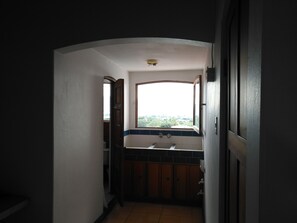 Double Room Single Use, Private Bathroom | Bathroom sink - Hotel Mi Tierra (Alajuela)