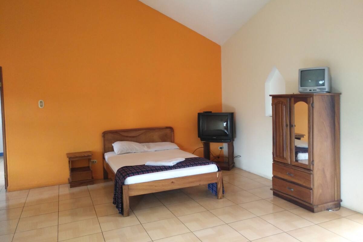 Desk, free cots/infant beds, free WiFi