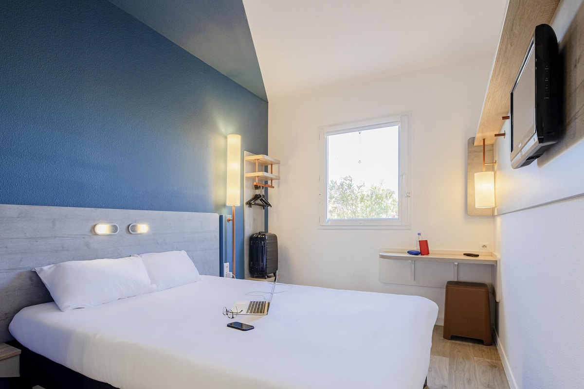 Double Room | Desk, blackout drapes, soundproofing, free cribs/infant beds