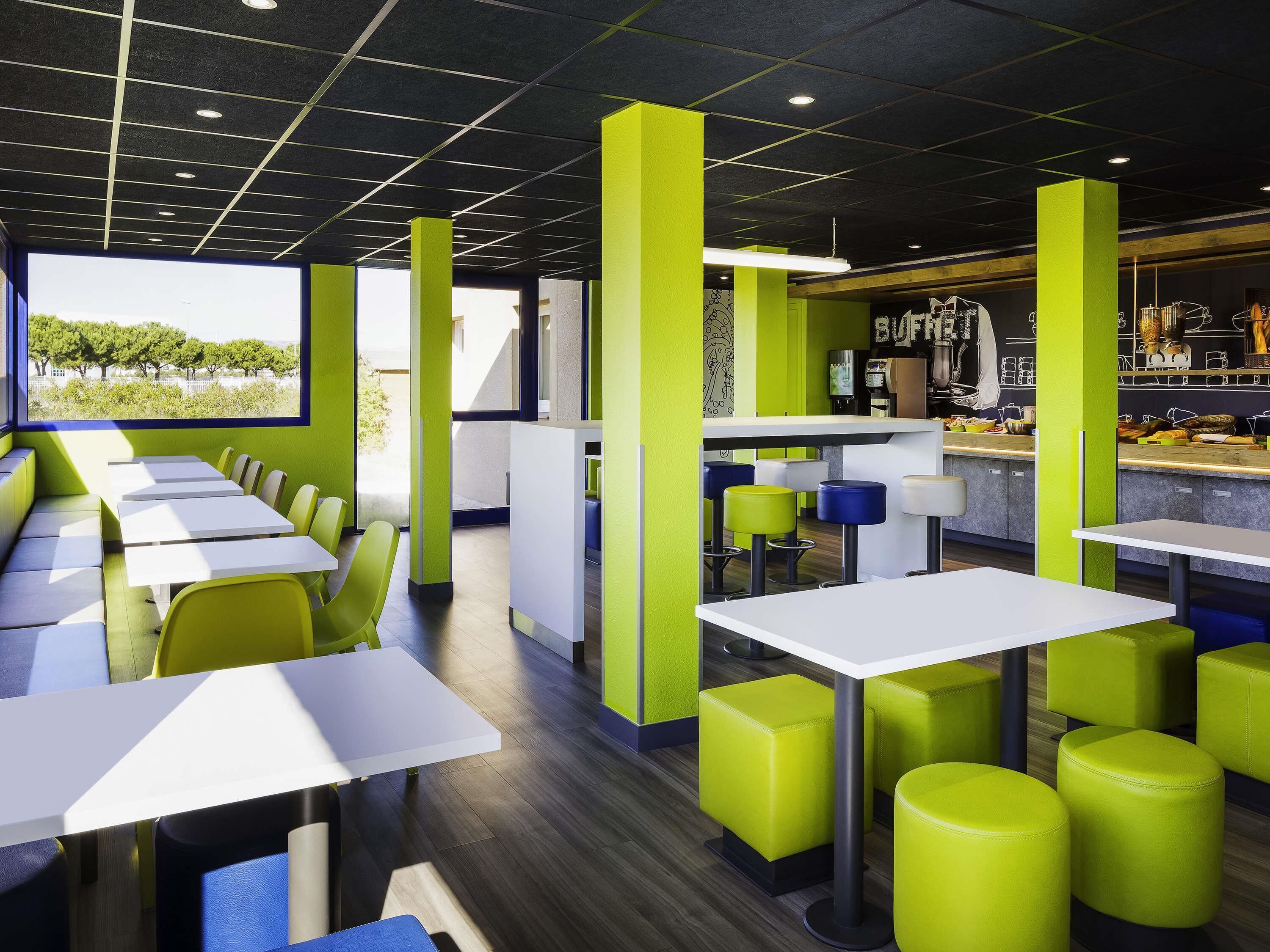 Petit déjeuner buffet servi tous les jours en supplément