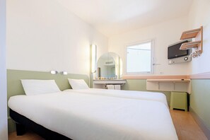 Twin Room, 2 Single Beds | Desk, blackout curtains, soundproofing, free cots/infant beds - Ibis Budget Perpignan Nord Rivesaltes (Rivesaltes)
