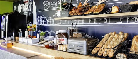 Petit déjeuner buffet (8.9 EUR par personne)