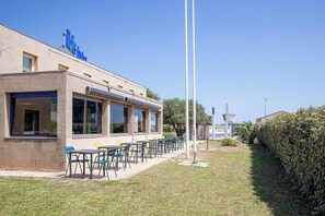 Exterior - Ibis Budget Perpignan Nord Rivesaltes (Rivesaltes)