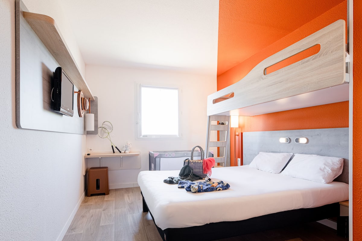 Double Room | Desk, blackout curtains, soundproofing, free cots/infant beds