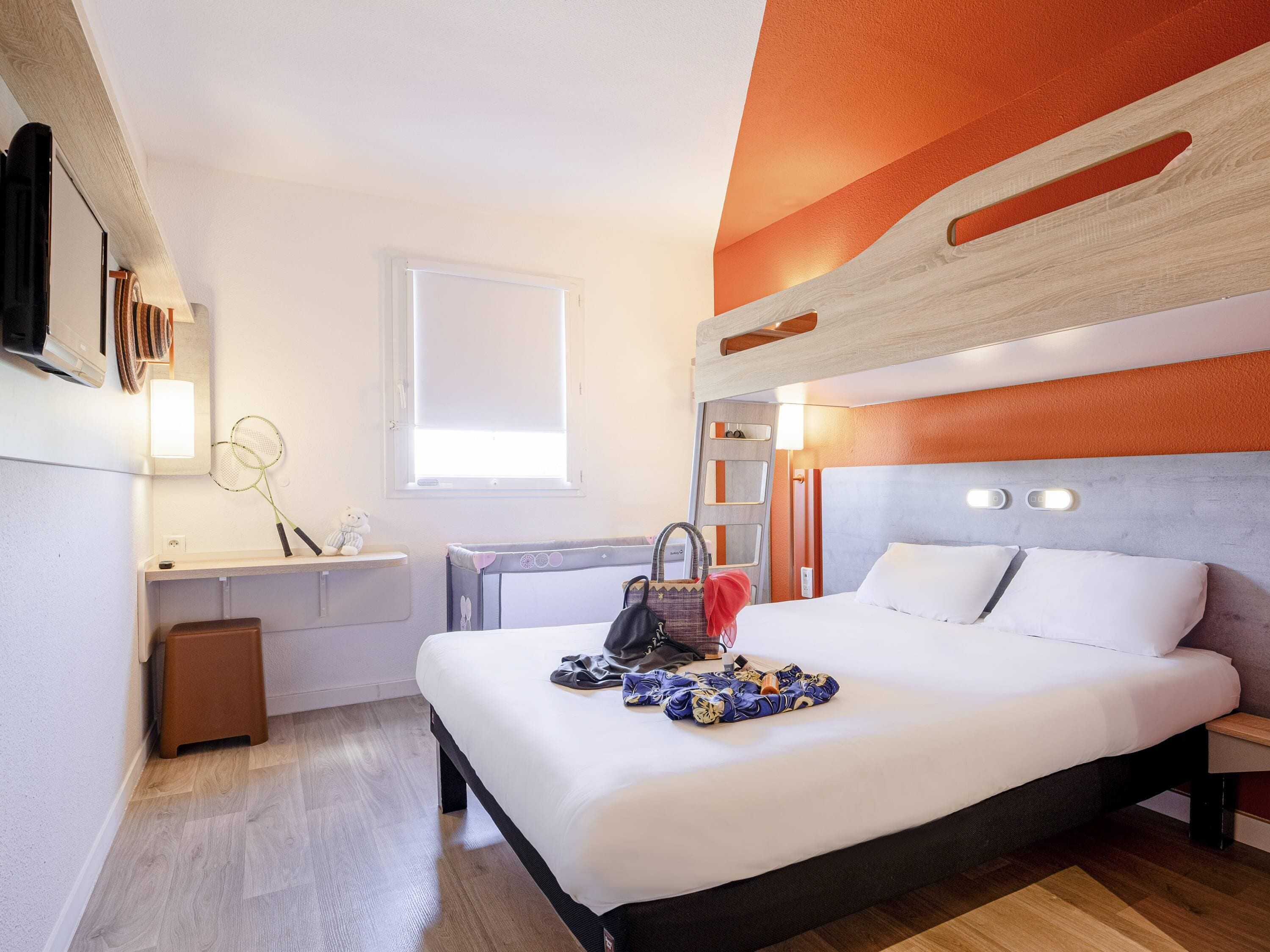Bureau, rideaux occultants, chambres insonorisées, lits bébé (gratuits)