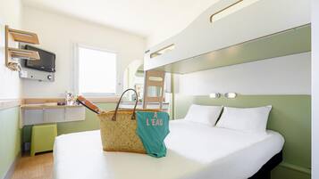 Triple Room, Multiple Beds | Desk, blackout curtains, soundproofing, free cots/infant beds