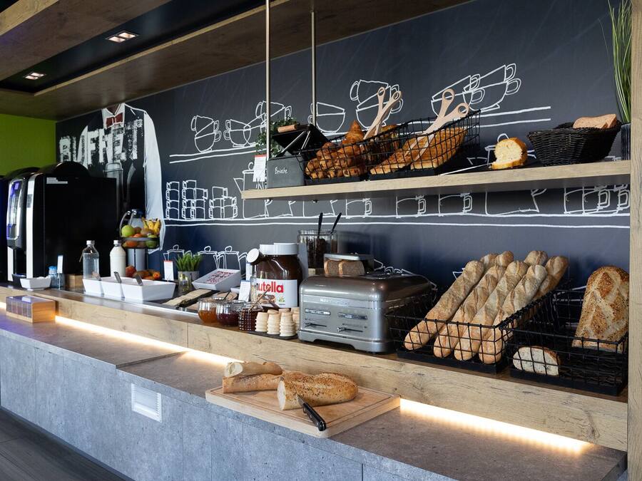Daily buffet breakfast (EUR 8.9 per person)