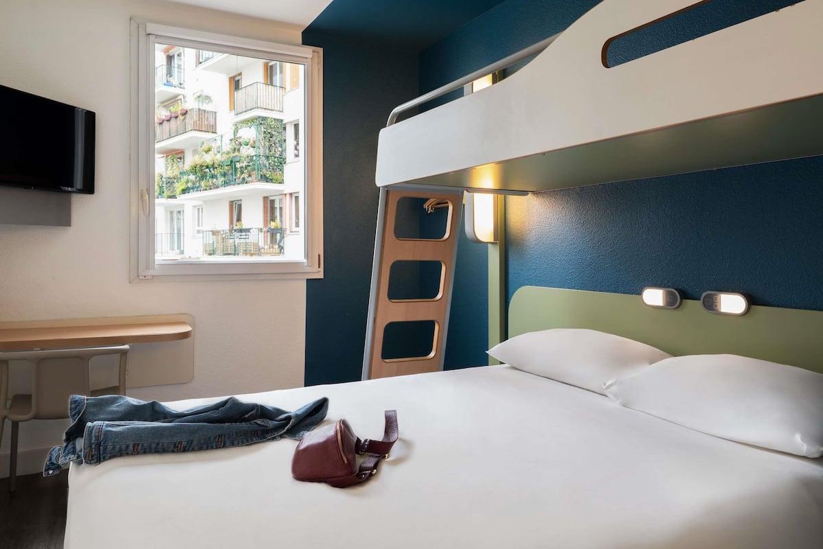 Room, Multiple Beds | Desk, free WiFi, bed sheets