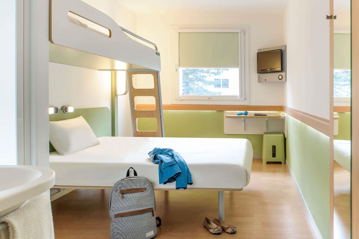 1 bedroom, desk, free WiFi, bed sheets