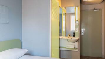 Kamar Double | Meja kerja, Wi-Fi gratis, dan seprai linen