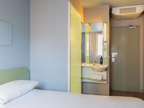ห้องดับเบิล | โต๊ะทำงาน, Wi-Fi ฟรี, ผ้าปูที่นอน