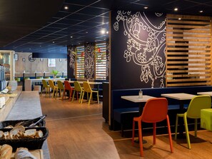 Daily buffet breakfast (EUR 9.90 per person) - ibis budget Paris La Villette 19eme (Paris)