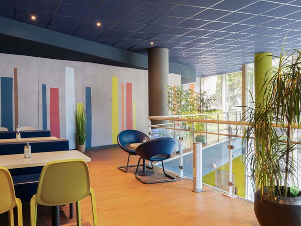 Daily buffet breakfast (EUR 9.90 per person) - ibis budget Paris La Villette 19eme (Paris)