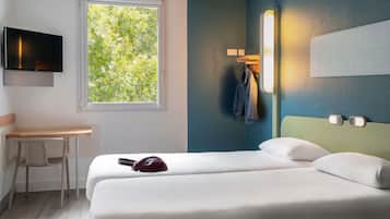 مكتب وواي فاي مجانًا وملاءات أسرّة